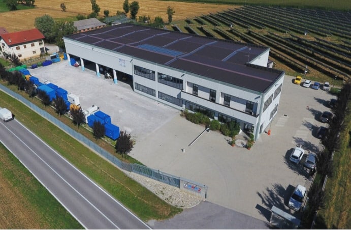 Viene costruita una nuova unità produttiva.